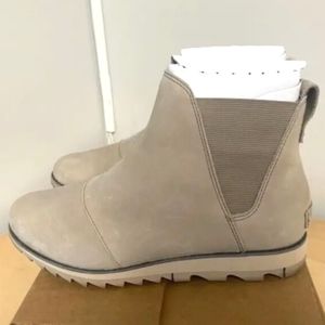 Sorel harlow taupe suede chelsea boots, like new, size 9